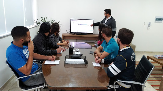 Elcio Ferreira dando aula na Visie Padrões Web